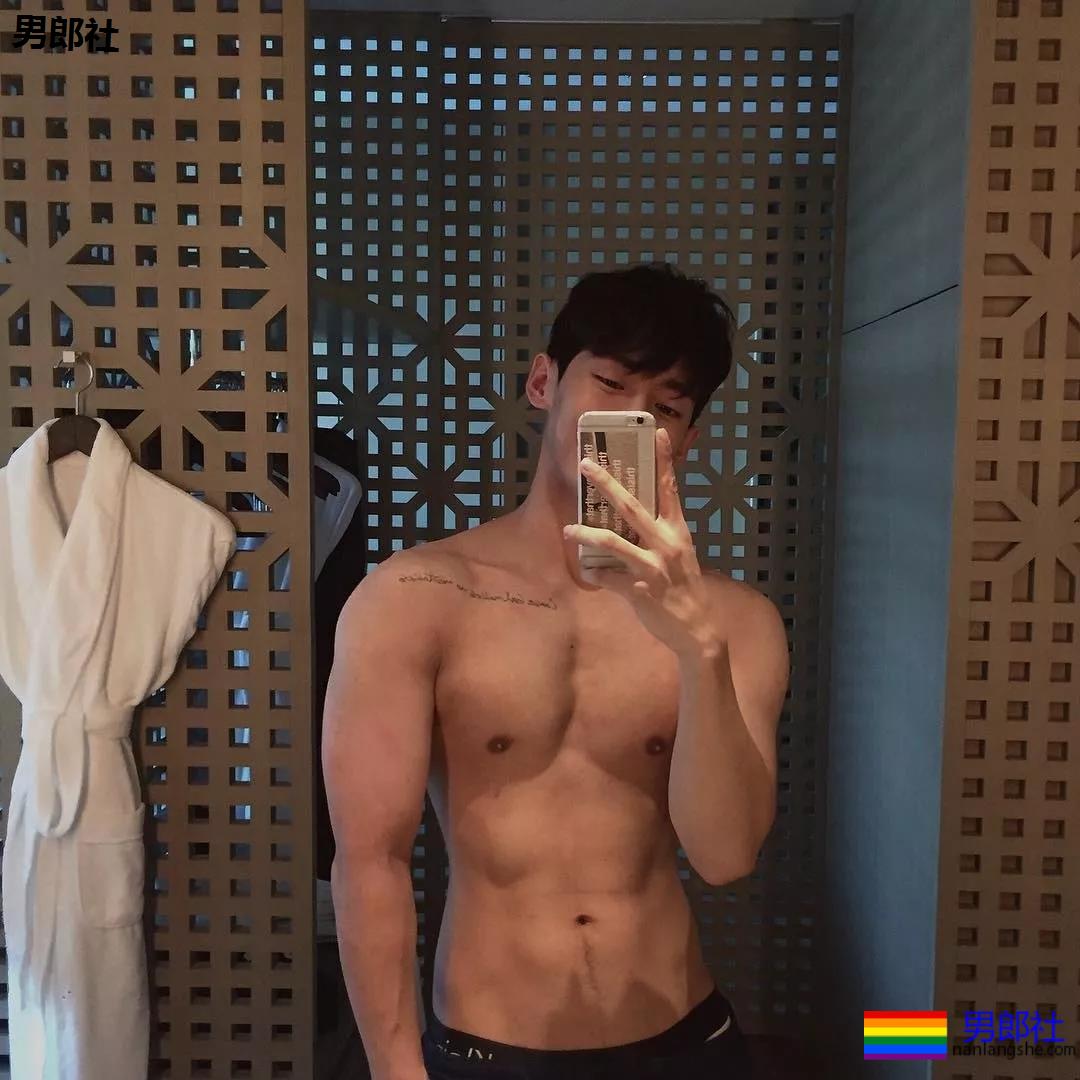 刷爆INS的筋肉大鼻子小狼狗，完美肉身馋哭网友! - 51虹马