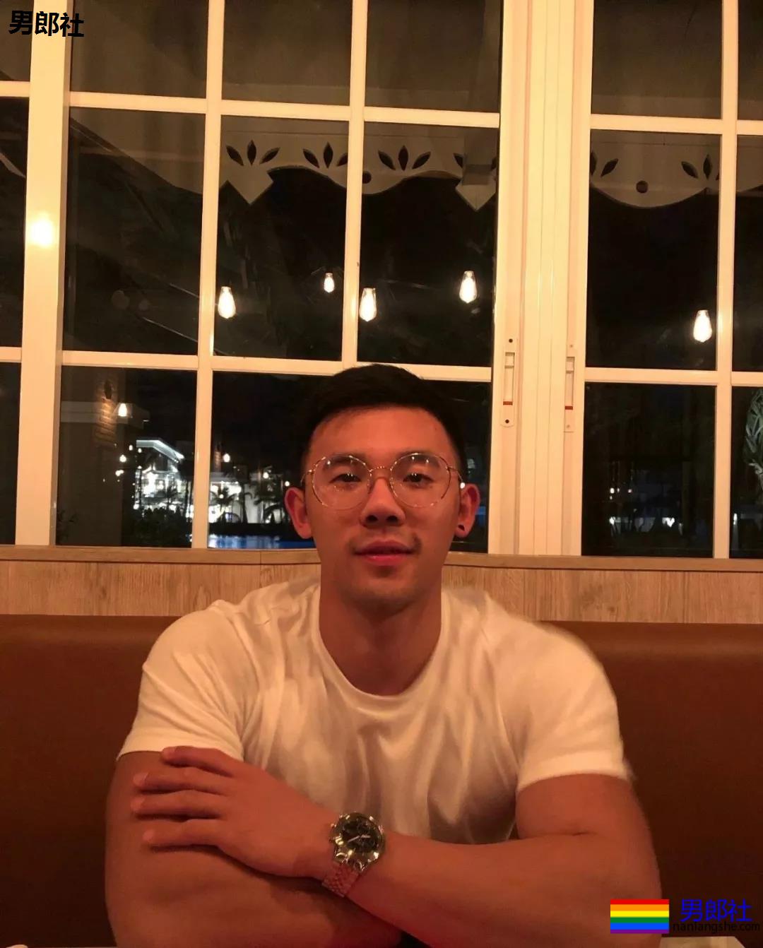 小哥哥颜高身材棒！我可以。 - 51虹马