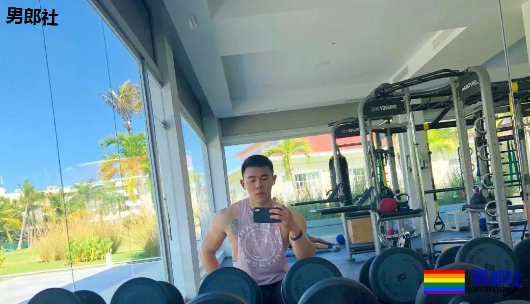 小哥哥颜高身材棒！我可以。 - 51虹马