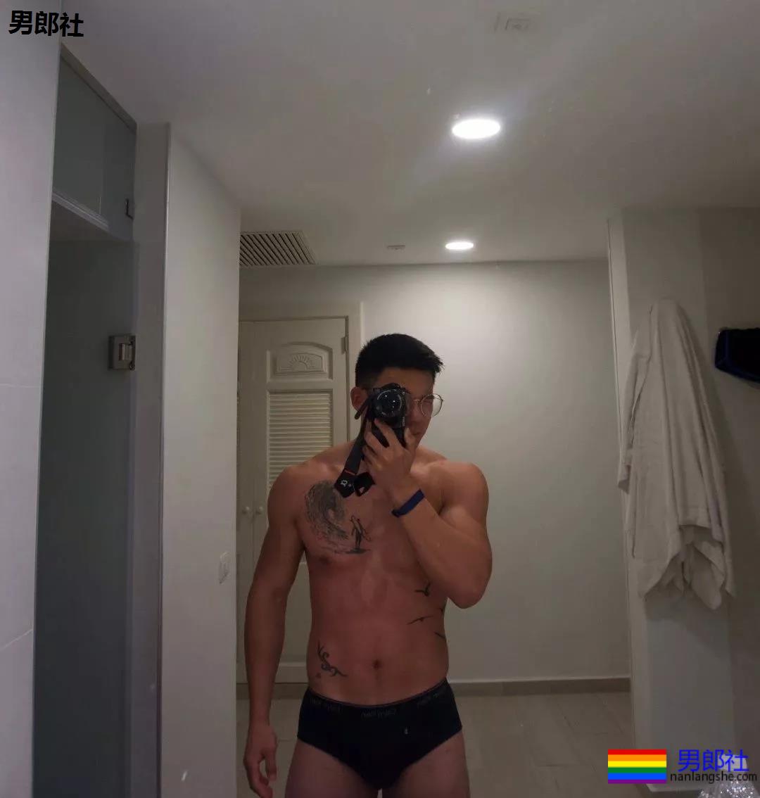 小哥哥颜高身材棒！我可以。 - 51虹马