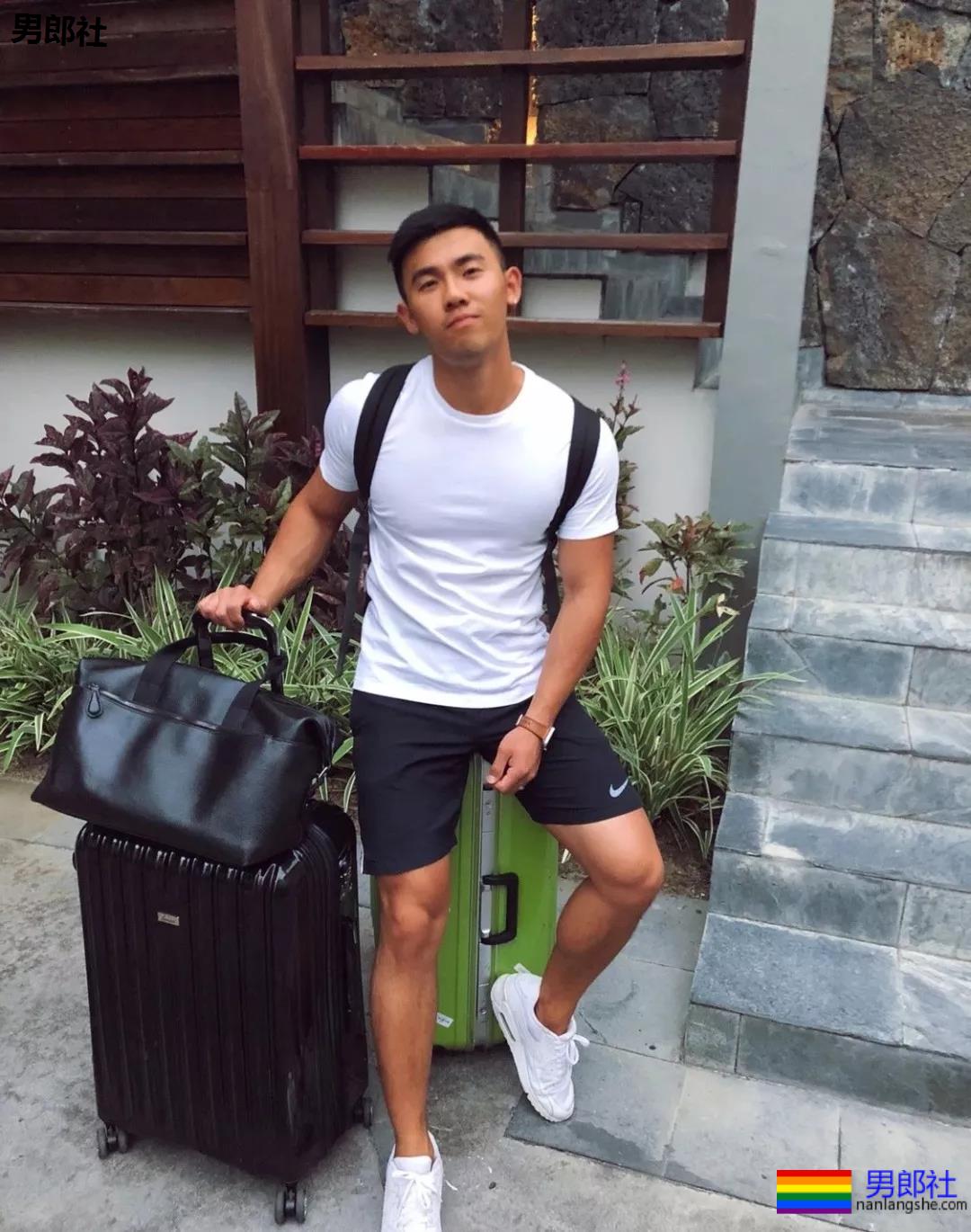 小哥哥颜高身材棒！我可以。 - 51虹马