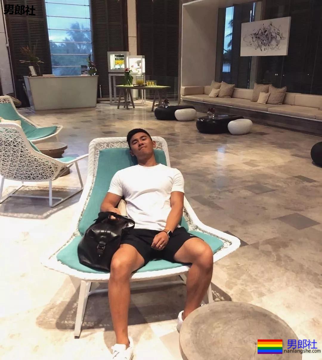 小哥哥颜高身材棒！我可以。 - 51虹马