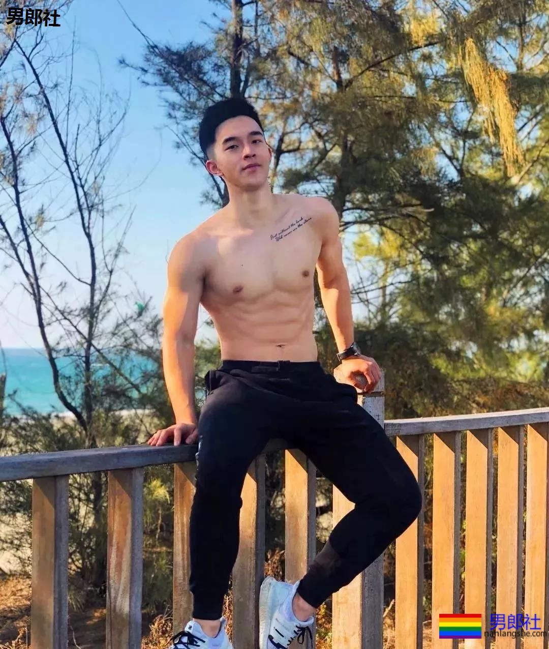 小奶狗拍摄写真，有颜有料？ - 51虹马