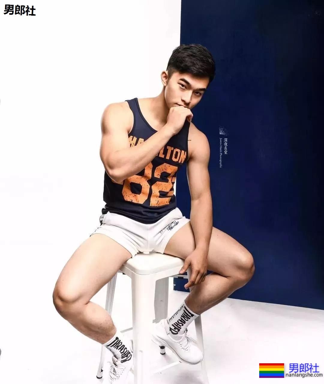 小奶狗拍摄写真，有颜有料？ - 51虹马