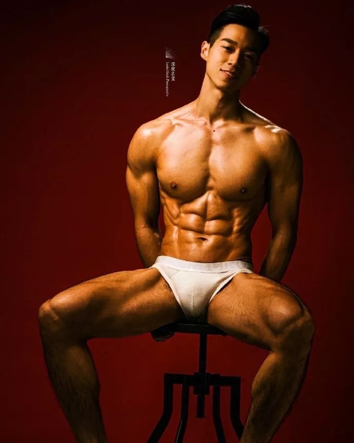 为健身比赛打造的肉体，冠军陈冠融颗颗饱满的腹肌-51虹马