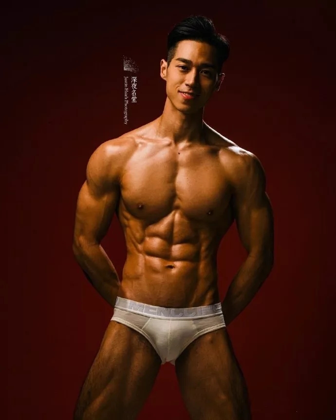 为健身比赛打造的肉体，冠军陈冠融颗颗饱满的腹肌 - 51虹马