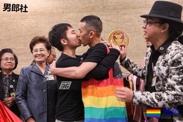 泰国男同志伴侣为婚姻平权在议会当众接吻：这是身而为 - 51虹马