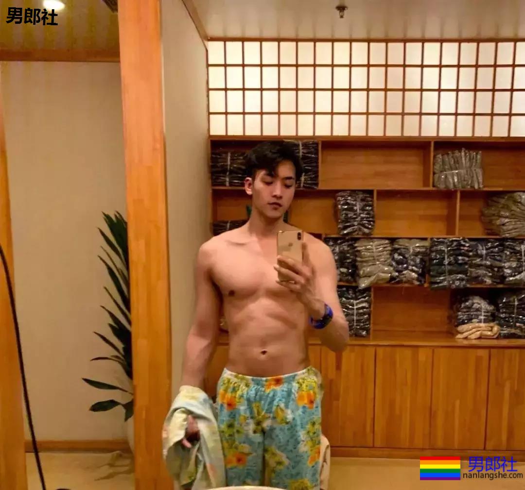 健身房遇到小哥哥有颜有身材-51虹马