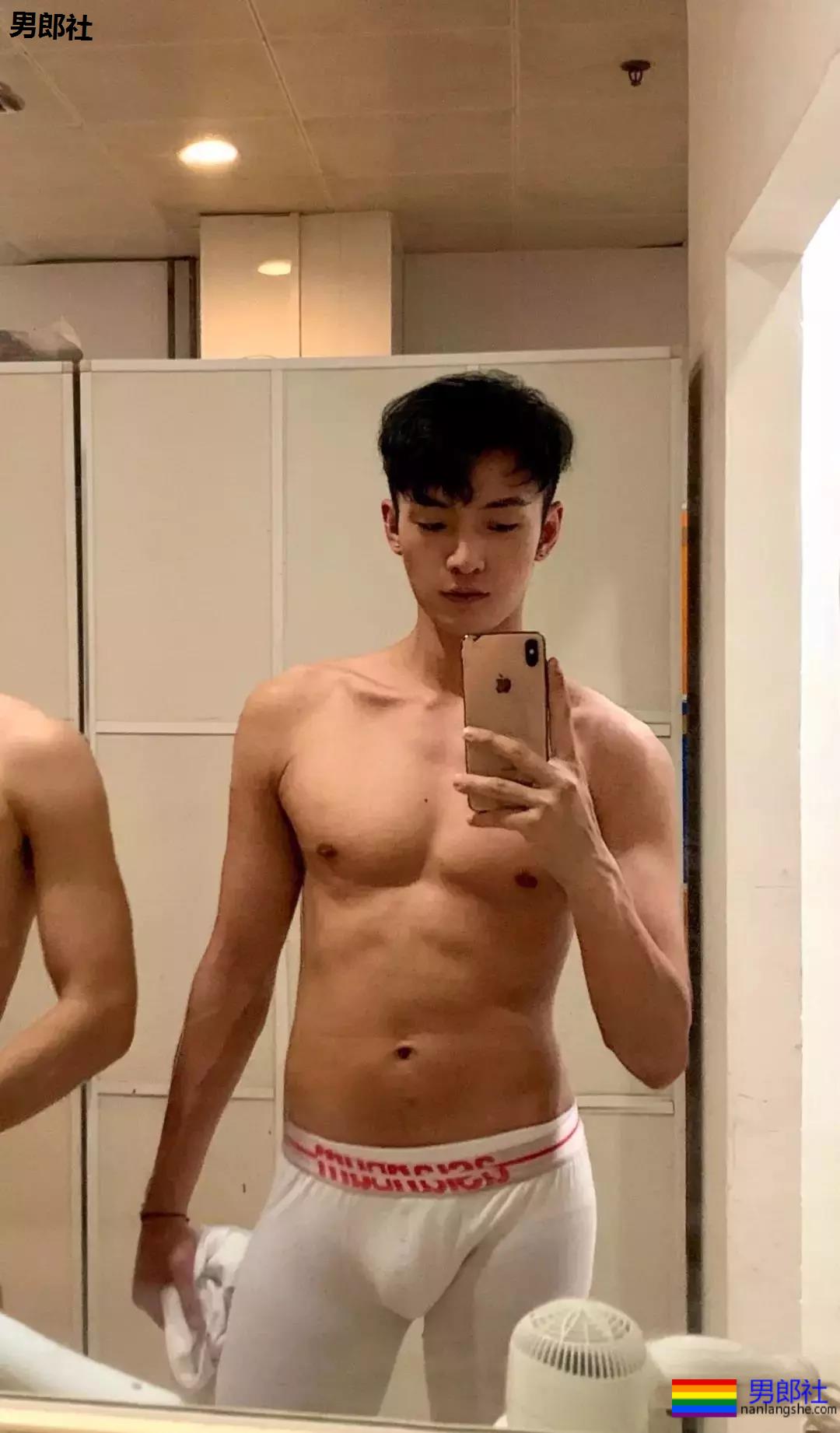 健身房遇到小哥哥有颜有身材 - 51虹马