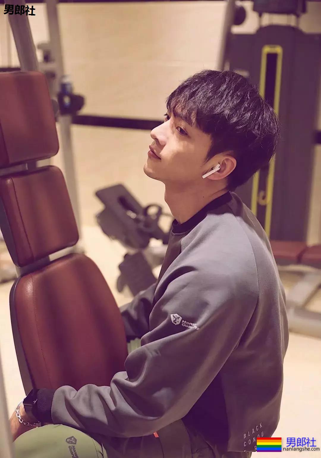 健身房遇到小哥哥有颜有身材 - 51虹马