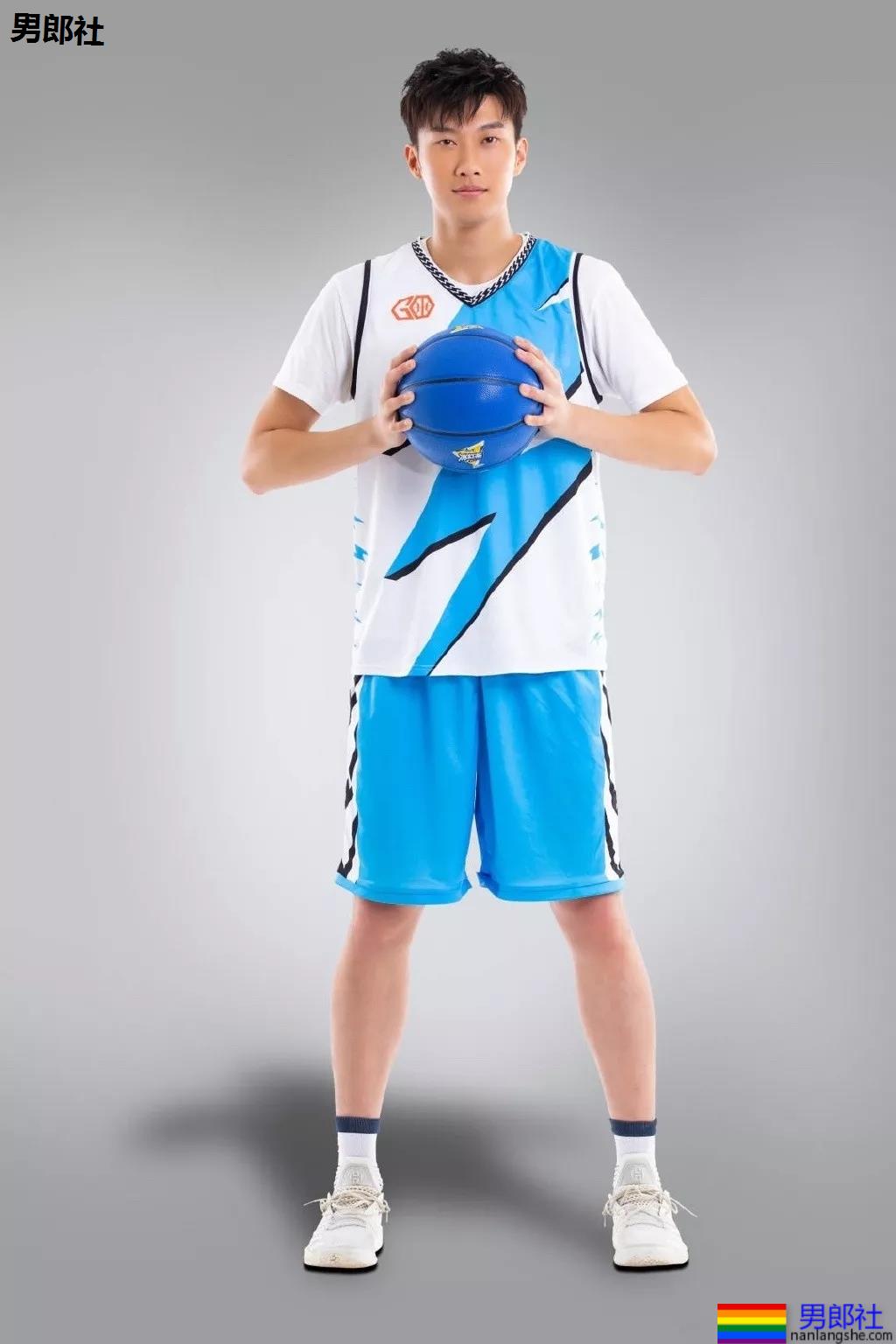 197cm大鼻子篮球体育生，这大长腿也太攻了吧！-51虹马