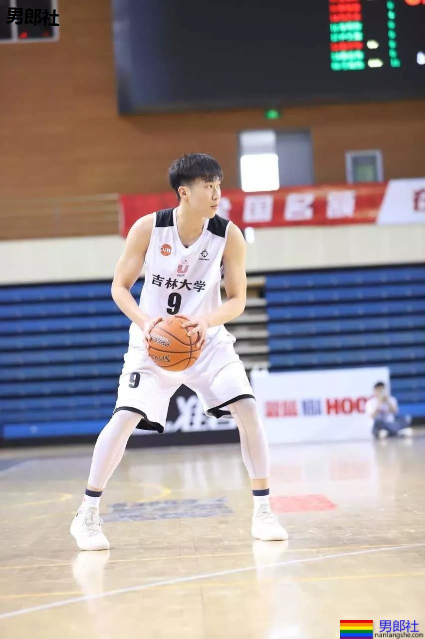 197cm大鼻子篮球体育生，这大长腿也太攻了吧！ - 51虹马