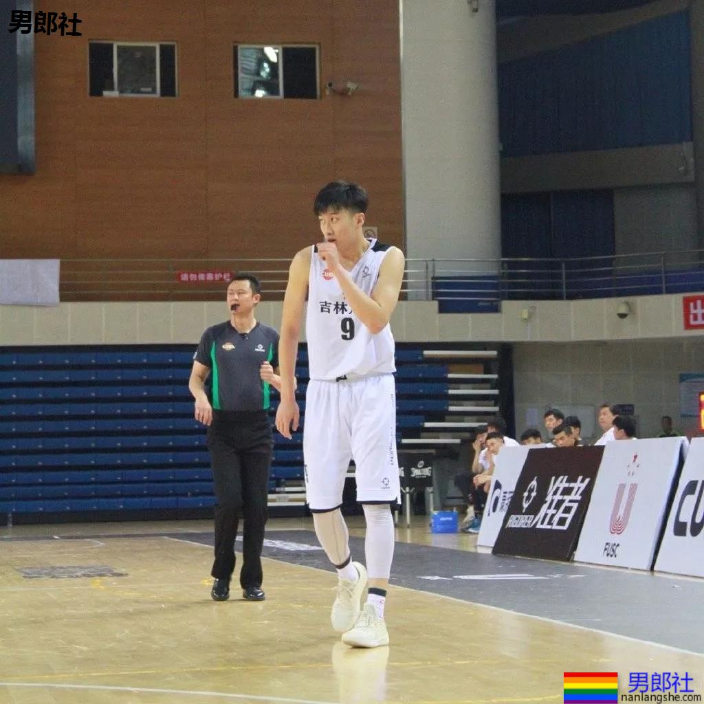 197cm大鼻子篮球体育生，这大长腿也太攻了吧！ - 51虹马