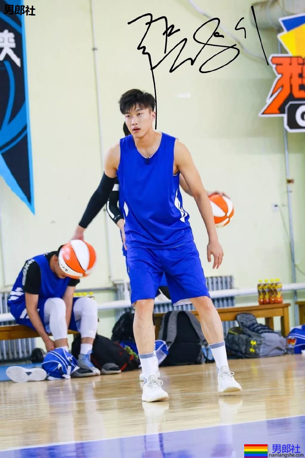 197cm大鼻子篮球体育生，这大长腿也太攻了吧！ - 51虹马