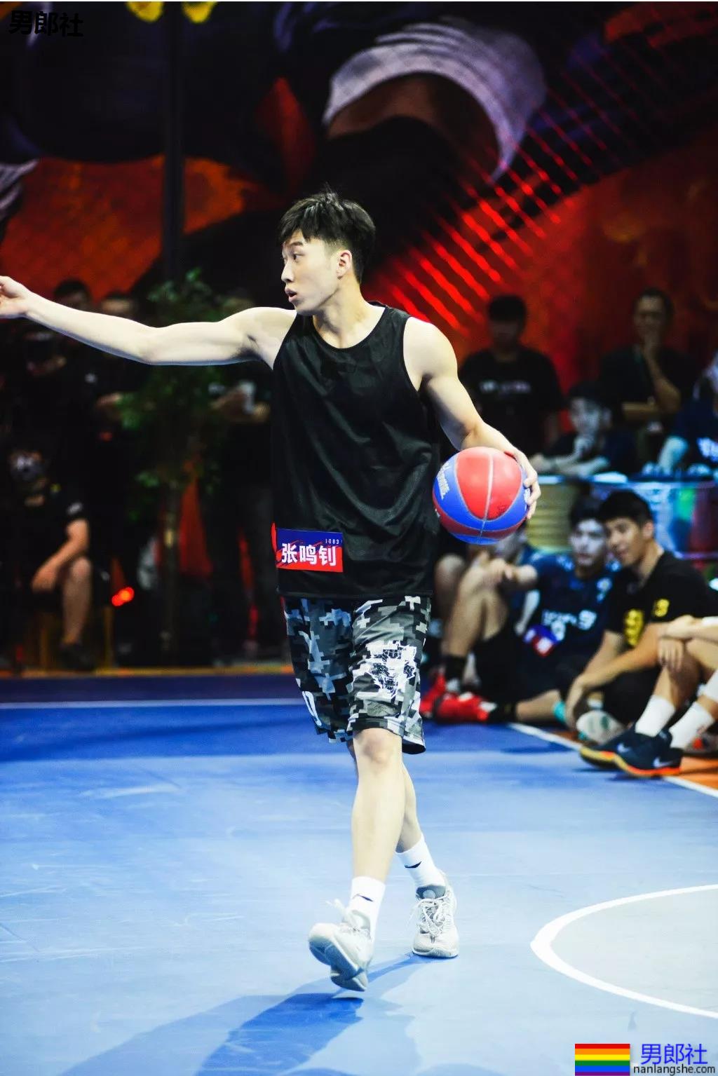 197cm大鼻子篮球体育生，这大长腿也太攻了吧！ - 51虹马