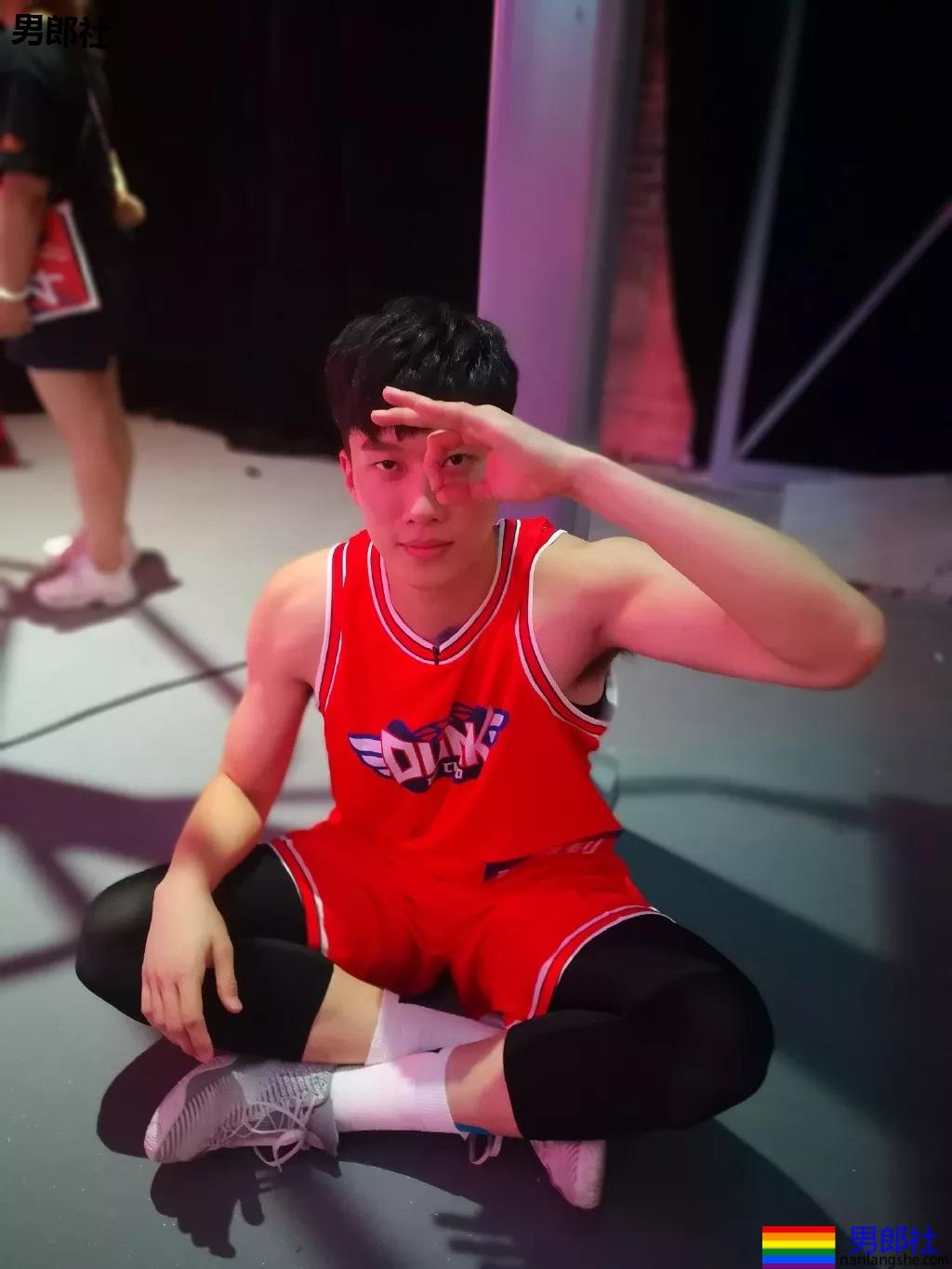 197cm大鼻子篮球体育生，这大长腿也太攻了吧！ - 51虹马