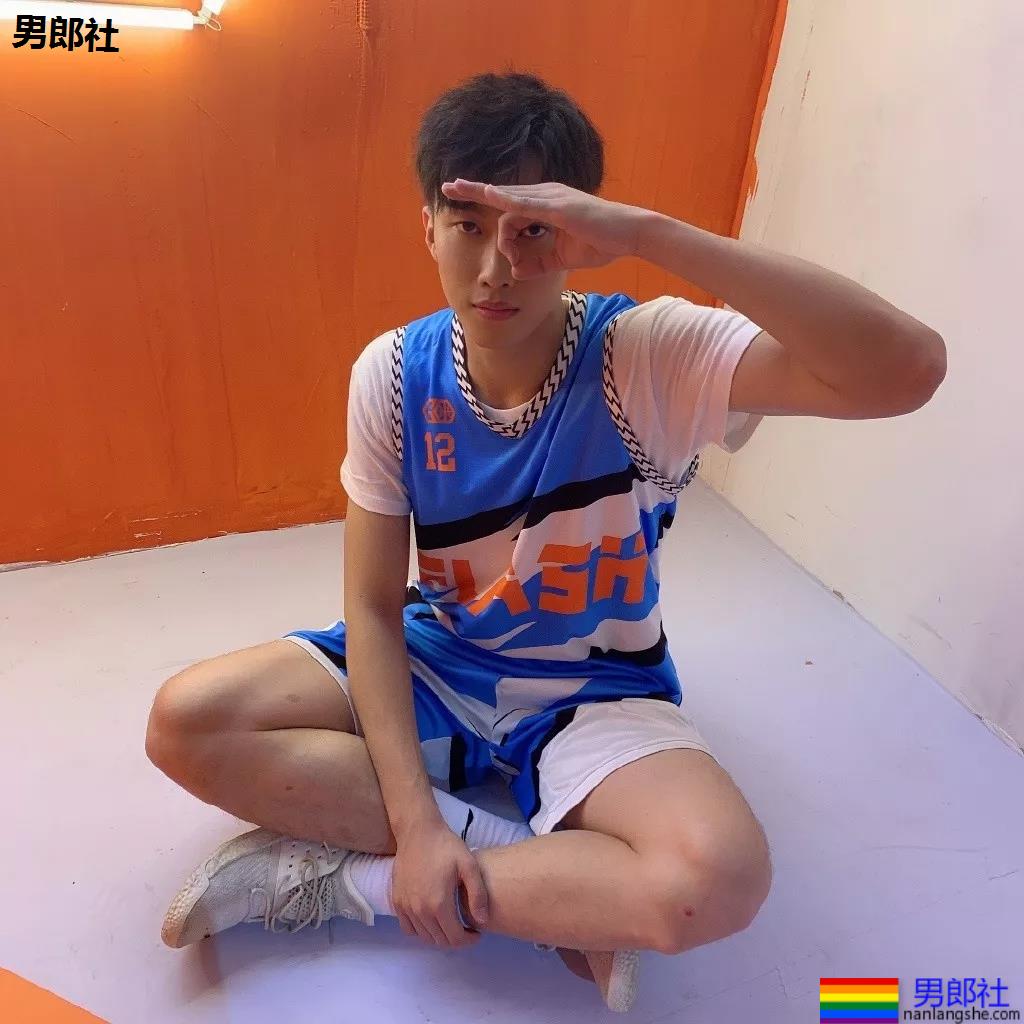 197cm大鼻子篮球体育生，这大长腿也太攻了吧！ - 51虹马