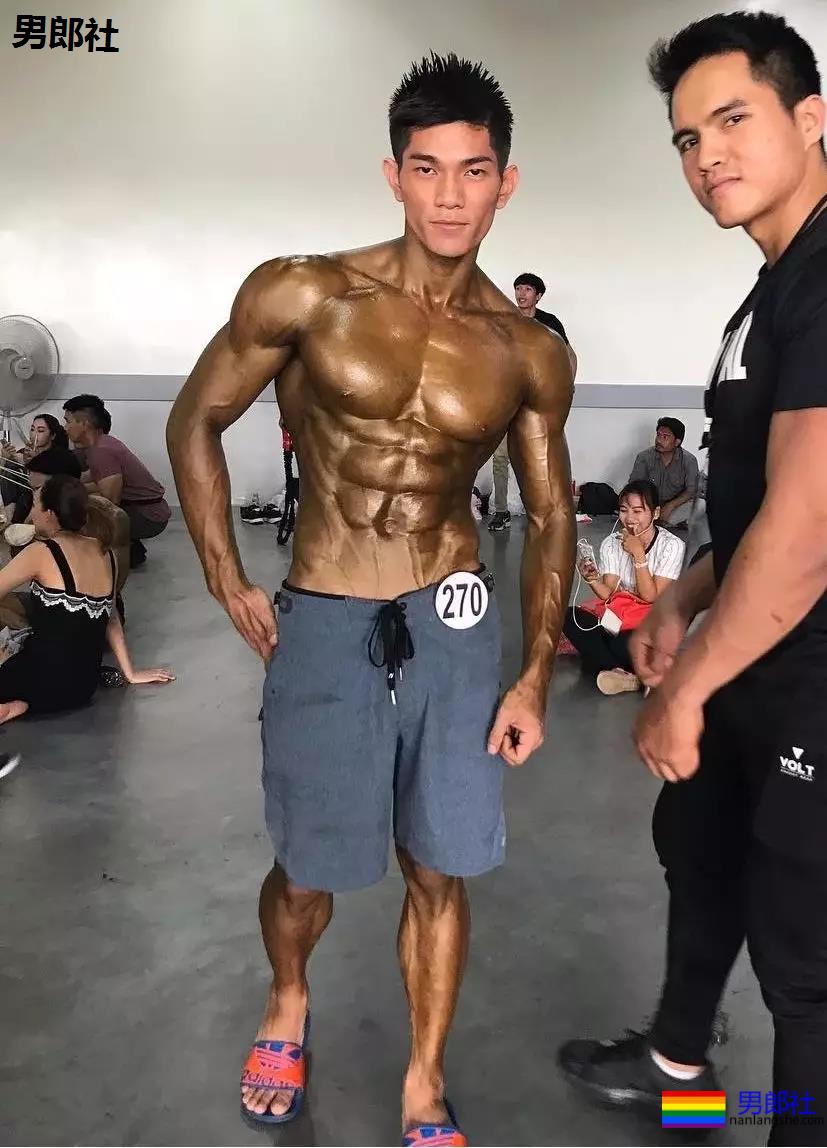 實力公狗打樁機!被狠狠的壓在身上!-51虹马