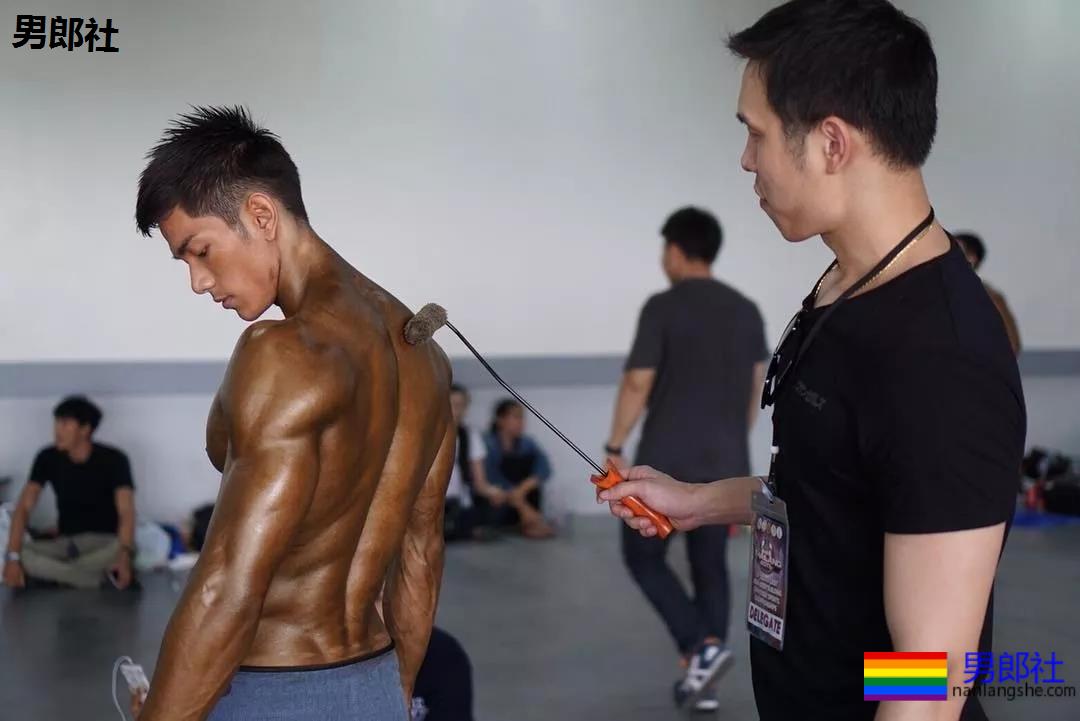 實力公狗打樁機！被狠狠的壓在身上！ - 51虹马