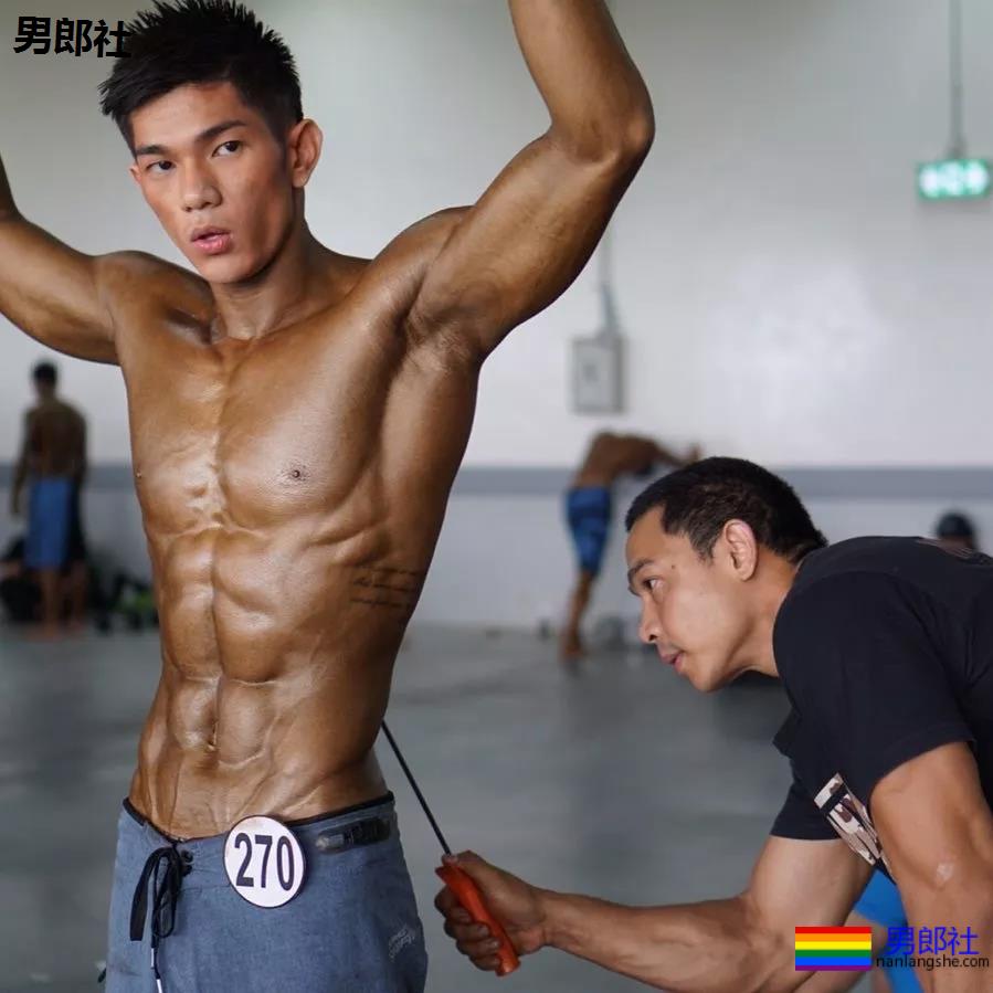 實力公狗打樁機！被狠狠的壓在身上！ - 51虹马