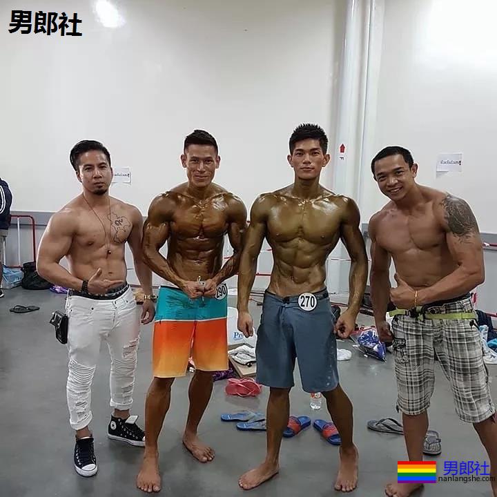 實力公狗打樁機！被狠狠的壓在身上！ - 51虹马