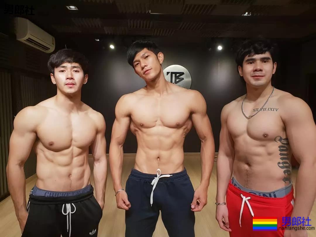 實力公狗打樁機！被狠狠的壓在身上！ - 51虹马