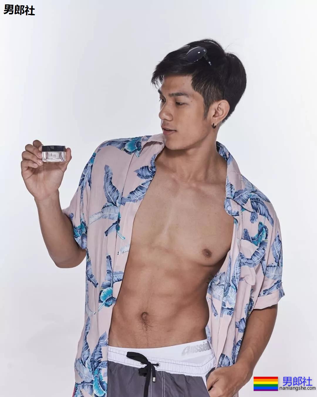 實力公狗打樁機！被狠狠的壓在身上！ - 51虹马