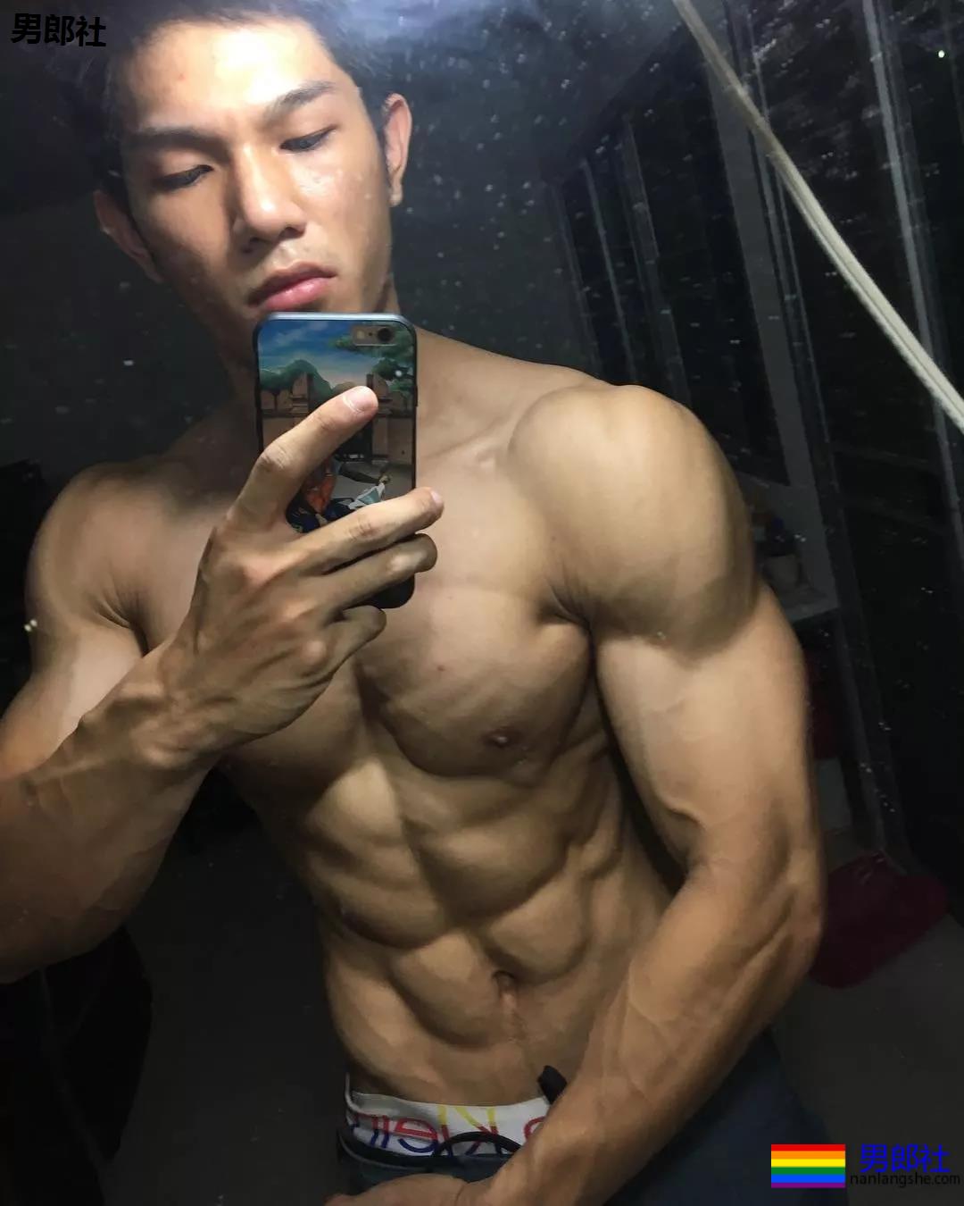 實力公狗打樁機！被狠狠的壓在身上！ - 51虹马