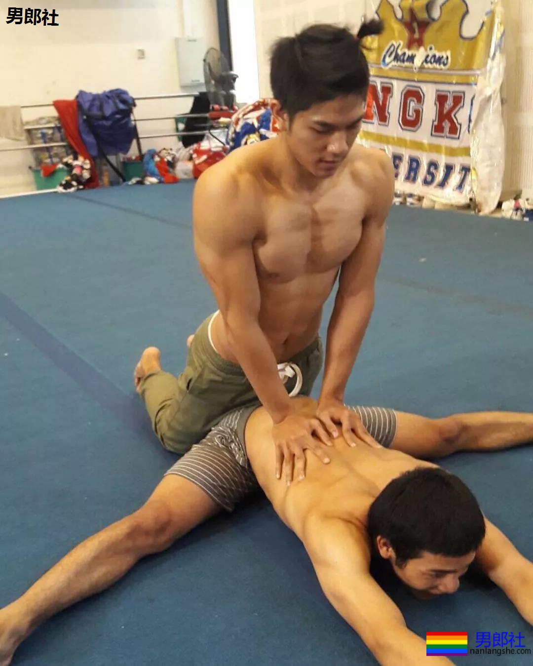 實力公狗打樁機！被狠狠的壓在身上！ - 51虹马