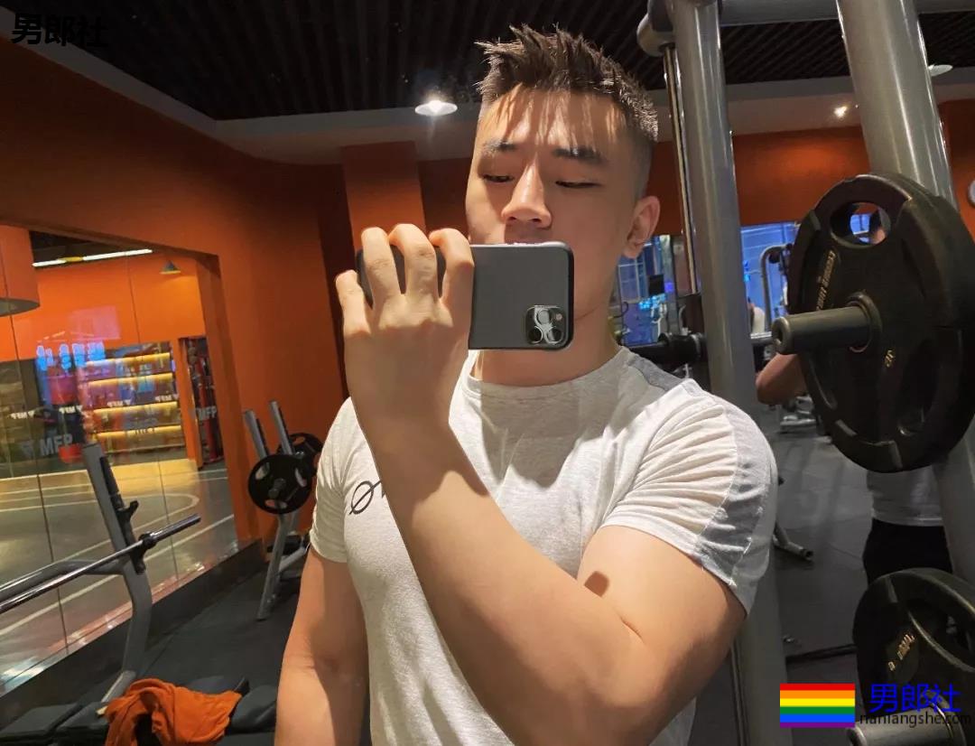 体育生互撩腹肌！太秀了趴~~~ - 51虹马