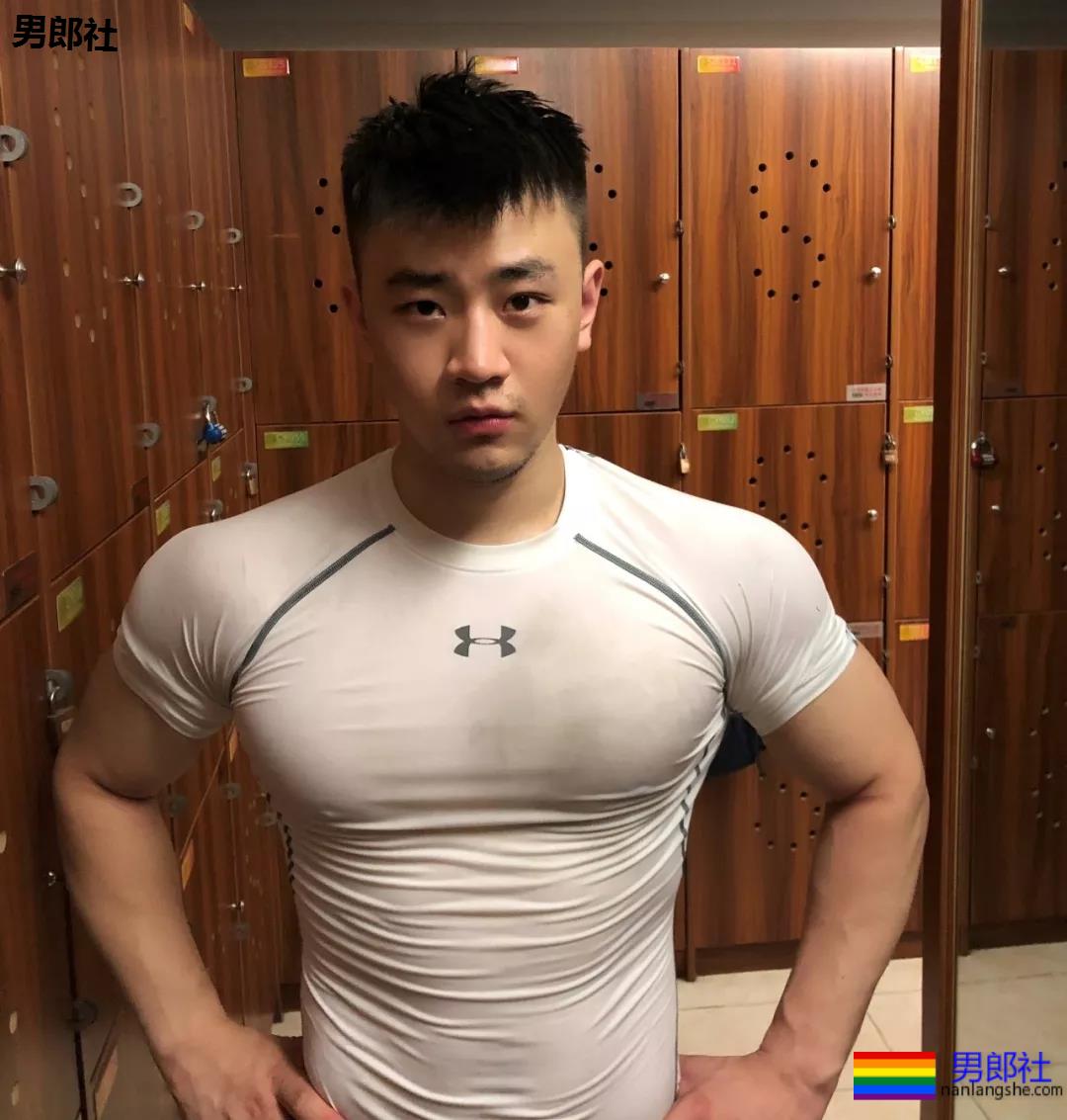 体育生互撩腹肌！太秀了趴~~~ - 51虹马