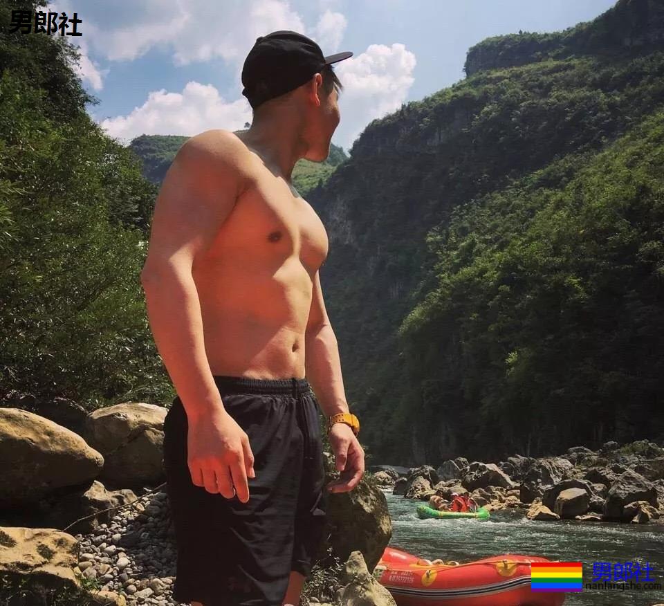 体育生互撩腹肌！太秀了趴~~~ - 51虹马