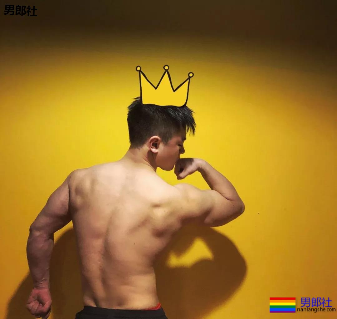 体育生互撩腹肌！太秀了趴~~~ - 51虹马