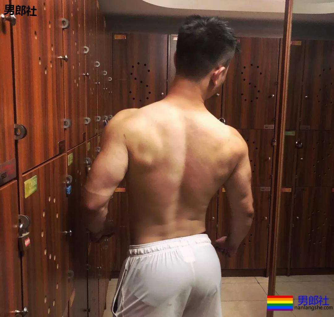 体育生互撩腹肌！太秀了趴~~~ - 51虹马