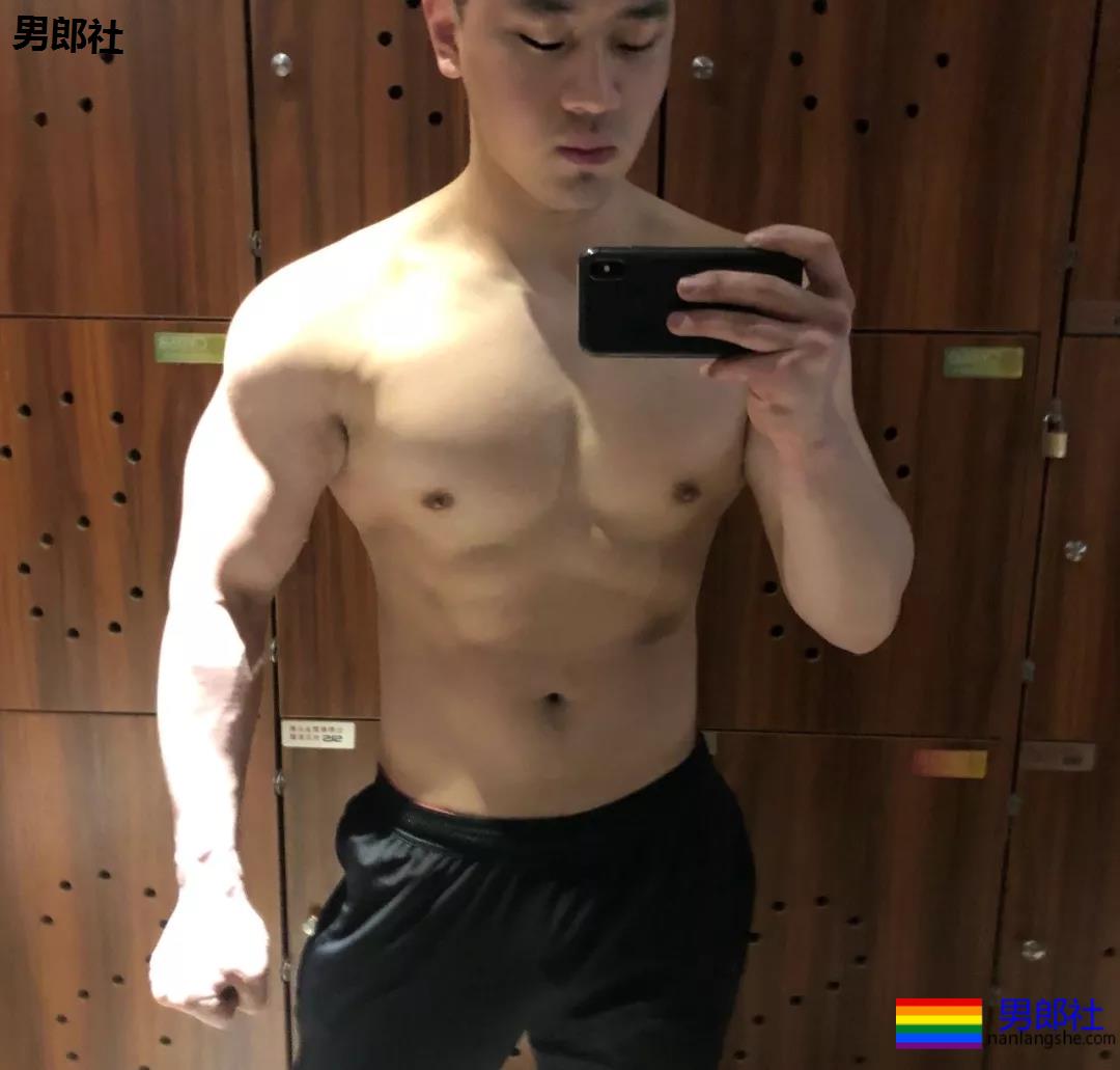 体育生互撩腹肌！太秀了趴~~~ - 51虹马