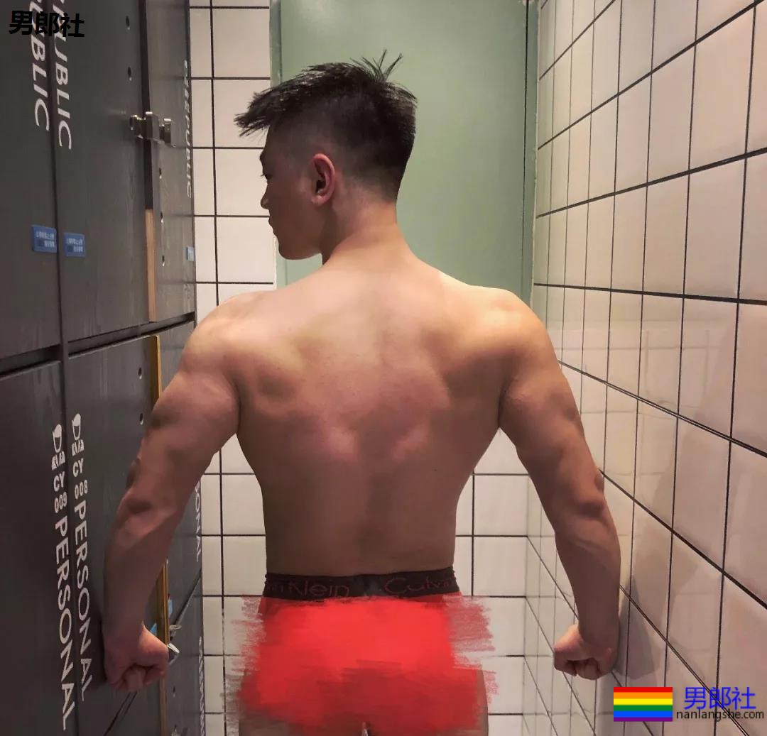 体育生互撩腹肌！太秀了趴~~~ - 51虹马