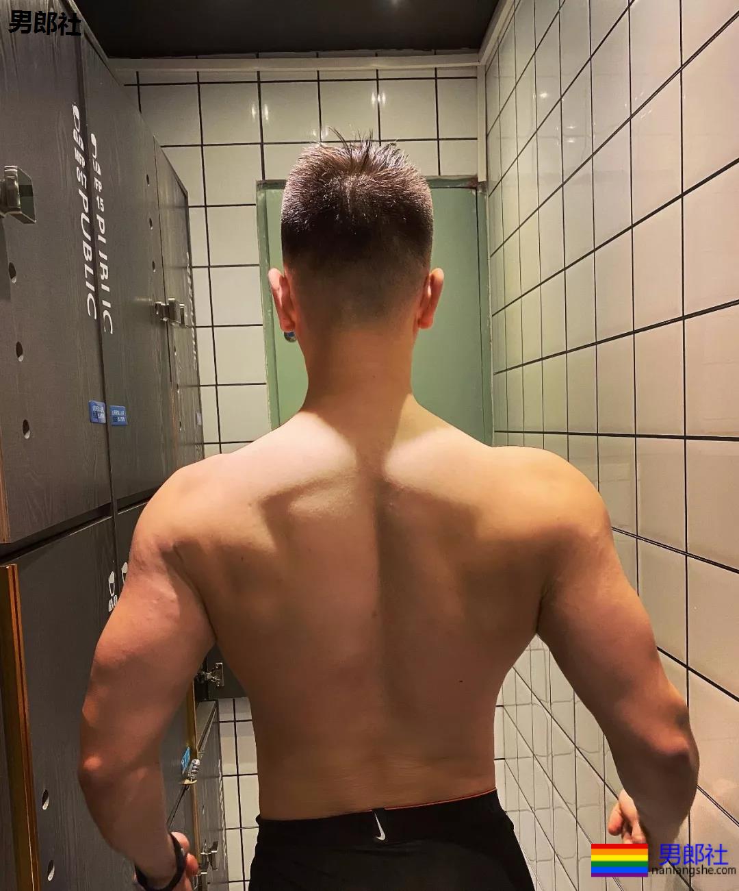 体育生互撩腹肌！太秀了趴~~~ - 51虹马