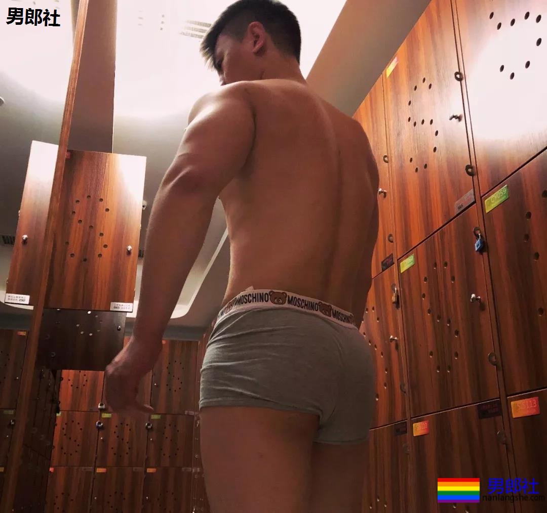 体育生互撩腹肌！太秀了趴~~~ - 51虹马