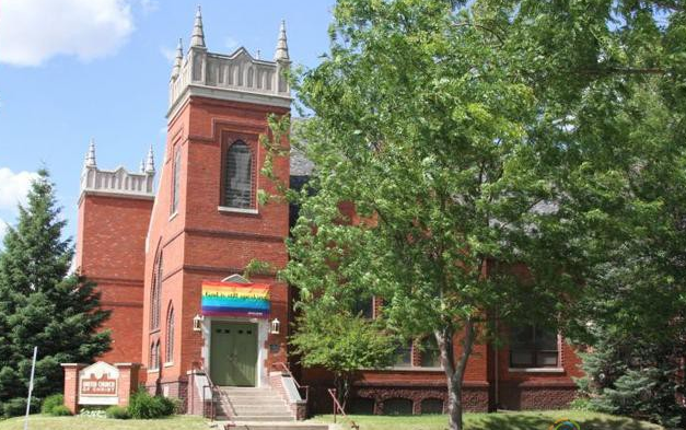 美国男子公然烧毁同性恋彩虹旗被判16年 - 51虹马