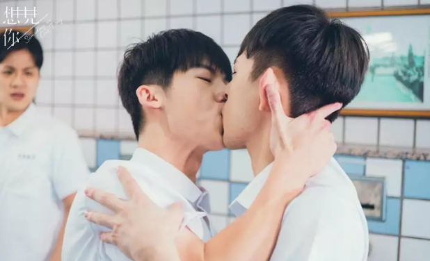 纯情小受厕所强吻同班直男,结果。。。 - 51虹马 纯情小受厕所强吻同班直男,结果。。。 - 51虹马