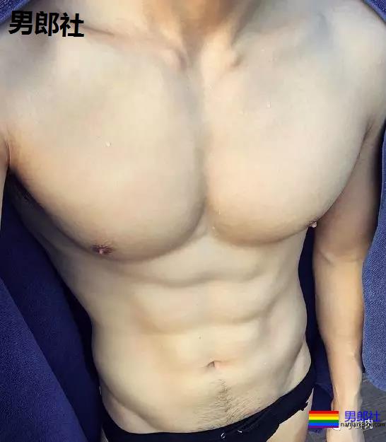 奶凶男星硬照火了,没想到他拍写真竟是为了做公益? - 51虹马 奶凶男星硬照火了,没想到他拍写真竟是为了做公益? - 51虹马