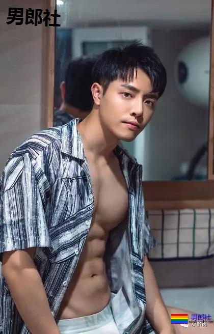 奶凶男星硬照火了,没想到他拍写真竟是为了做公益? - 51虹马 奶凶男星硬照火了,没想到他拍写真竟是为了做公益? - 51虹马