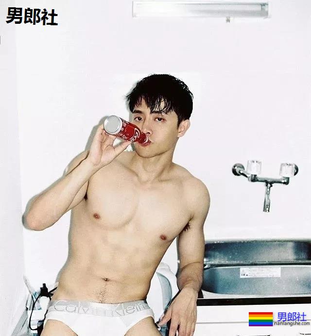 奶凶男星硬照火了,没想到他拍写真竟是为了做公益? - 51虹马 奶凶男星硬照火了,没想到他拍写真竟是为了做公益? - 51虹马