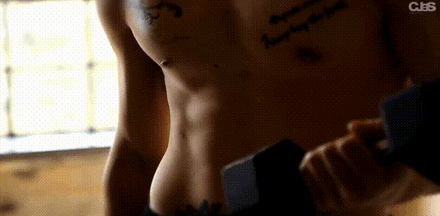 "金刚巴比"禁欲系男神被扒出浴室戏，馋到了馋到了！ - 51虹马