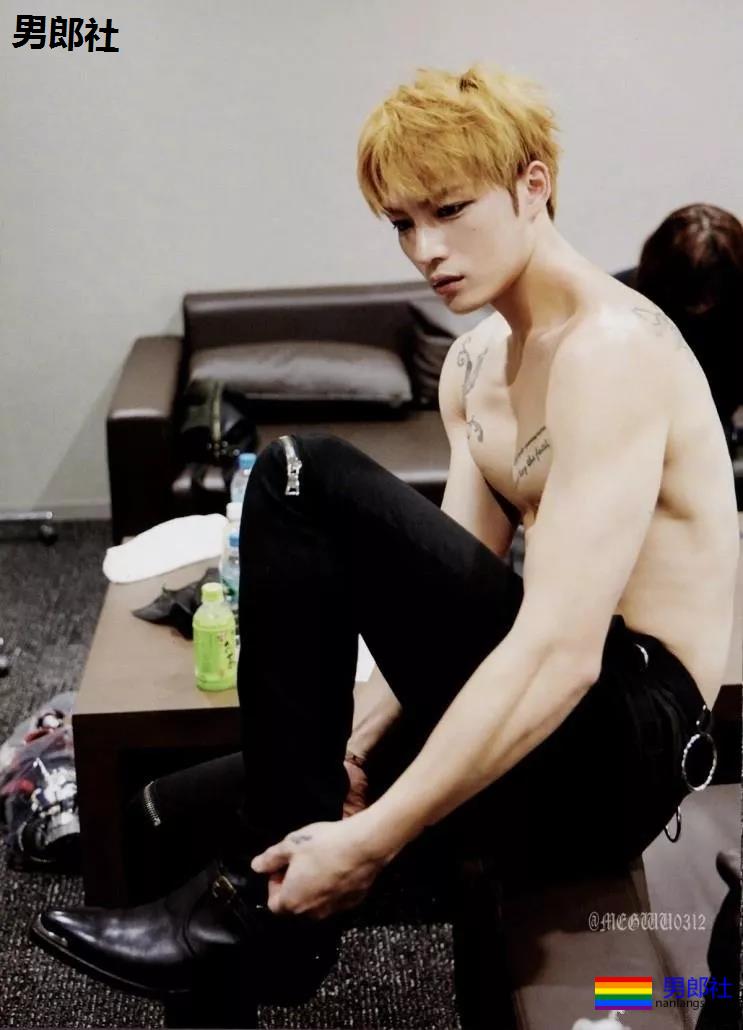 "金刚巴比"禁欲系男神被扒出浴室戏，馋到了馋到了！ - 51虹马