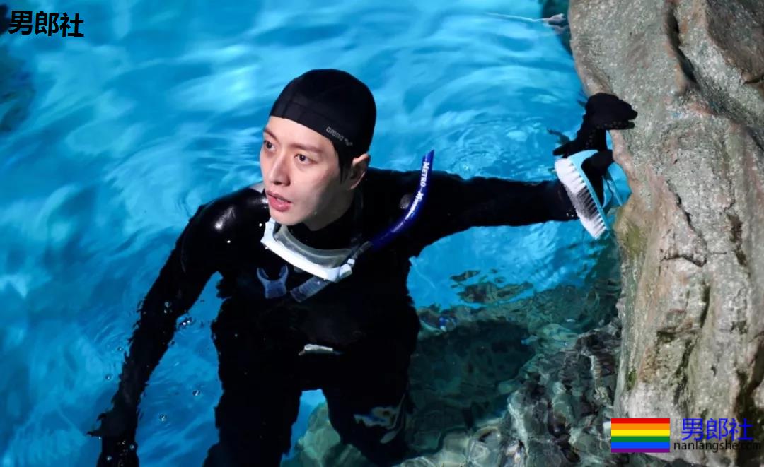 "金刚巴比"禁欲系男神被扒出浴室戏，馋到了馋到了！ - 51虹马