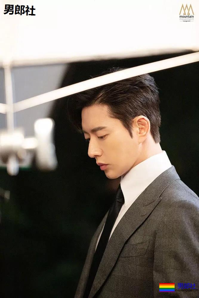 "金刚巴比"禁欲系男神被扒出浴室戏，馋到了馋到了！ - 51虹马