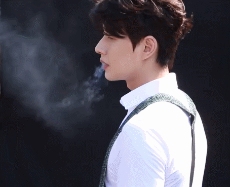 "金刚巴比"禁欲系男神被扒出浴室戏，馋到了馋到了！ - 51虹马