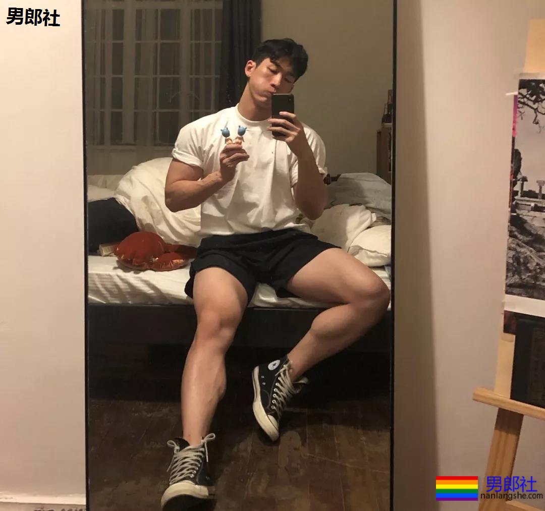 肌肉帅哥泳池秀，直男也扛不住了？ - 51虹马