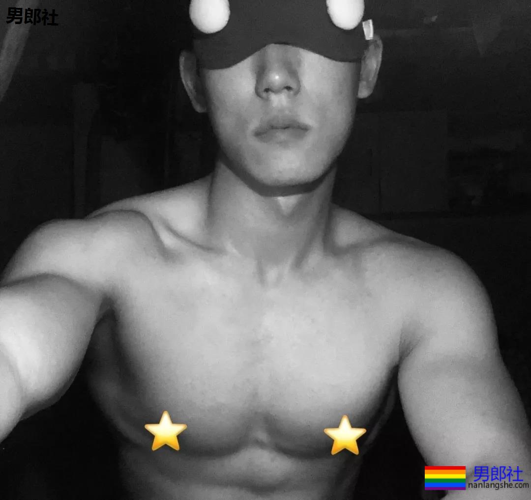 肌肉帅哥泳池秀，直男也扛不住了？ - 51虹马